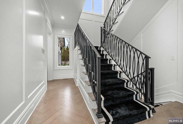 11 Edgewood St, Tenafly NJ  07670-2909 exterior