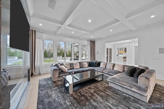 11 Edgewood St, Tenafly NJ  07670-2909 exterior