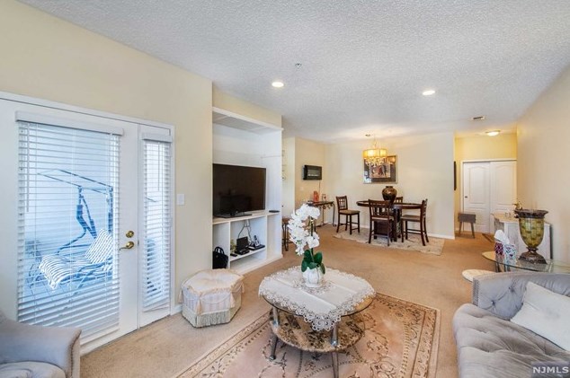 623 Brittany Dr, Wayne NJ  07470-3257 exterior