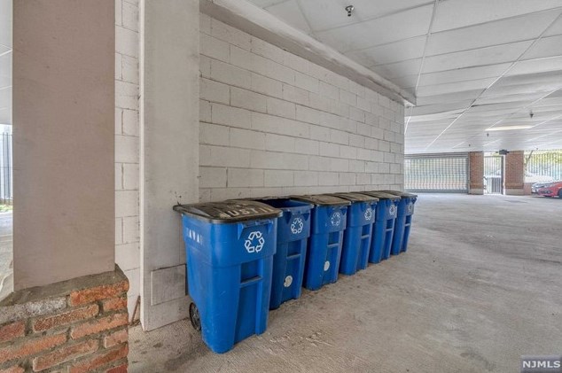 15 Tichenor Ln, Newark NJ  07114-2514 exterior