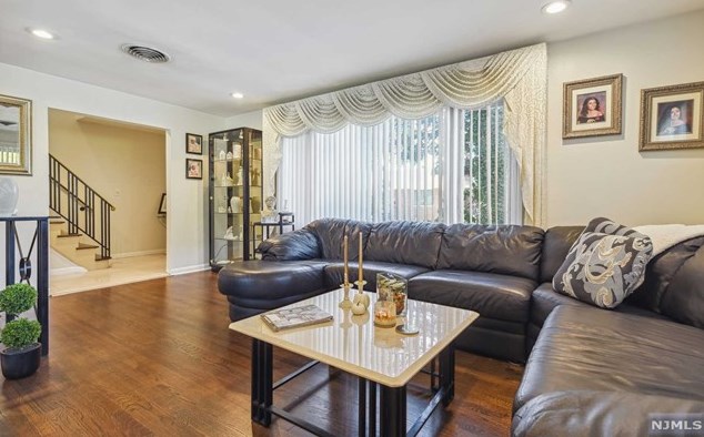 205 Roosevelt Ave, Hasbrouck Heights NJ 07604-1611 exterior