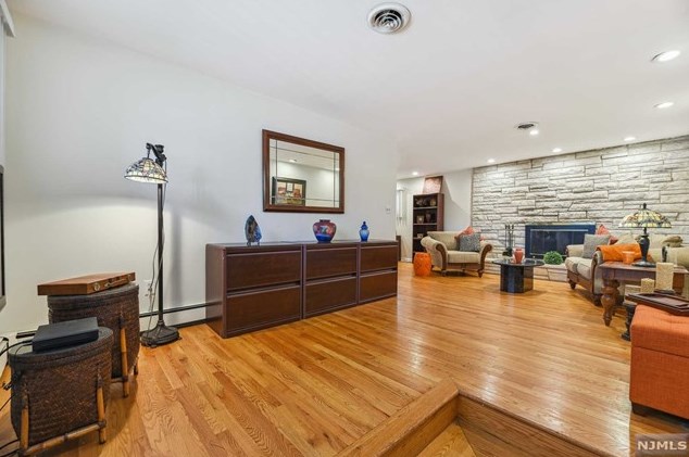 205 Roosevelt Ave, Hasbrouck Heights NJ 07604-1611 exterior