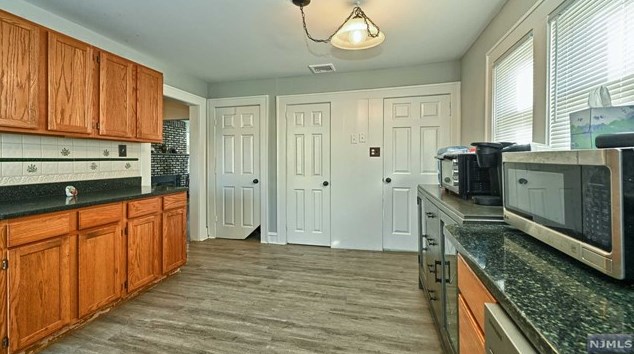 81 Lakeside Ave, Pompton Lakes NJ  07442-1741 exterior