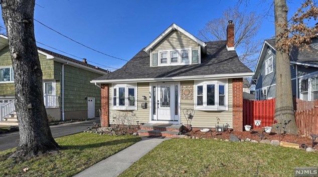 81 Lakeside Ave, Pompton Lakes NJ  07442-1741 exterior