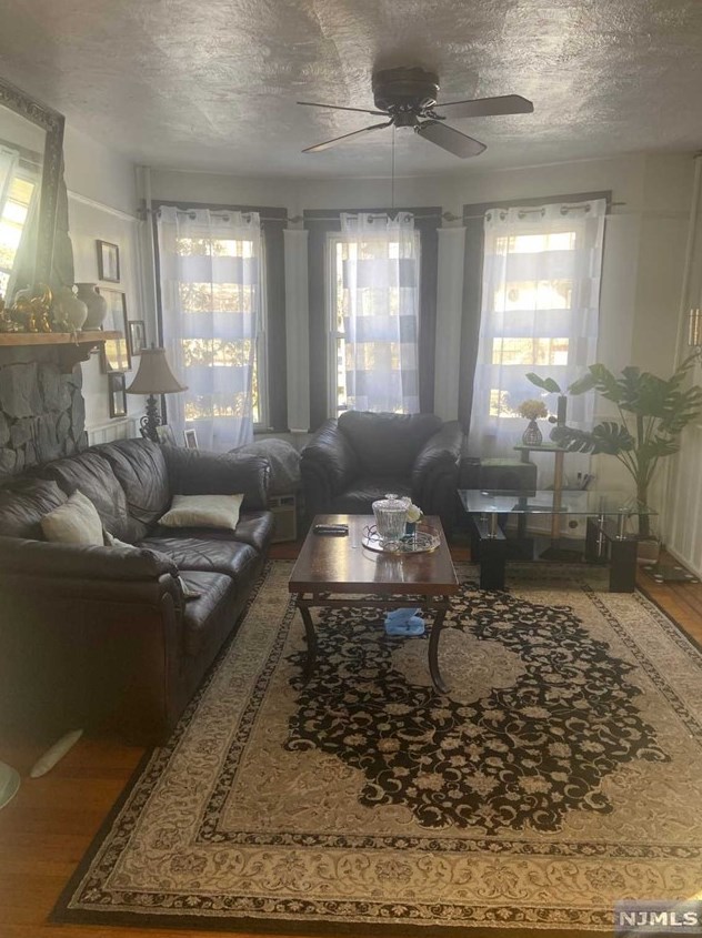 313 James St, Teaneck NJ 07666-3220 exterior