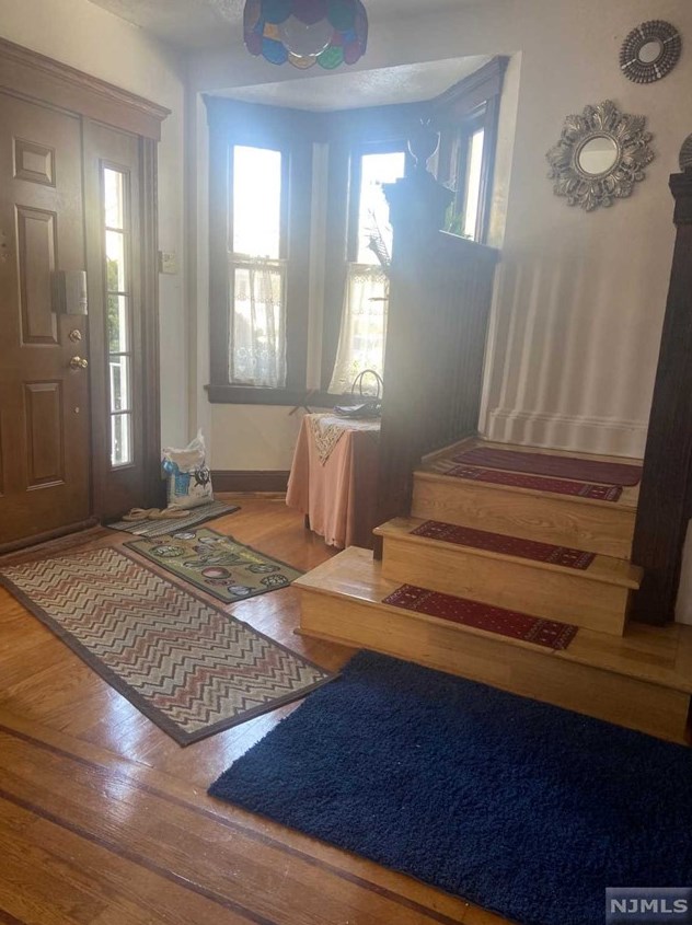 313 James St, Teaneck NJ 07666-3220 exterior