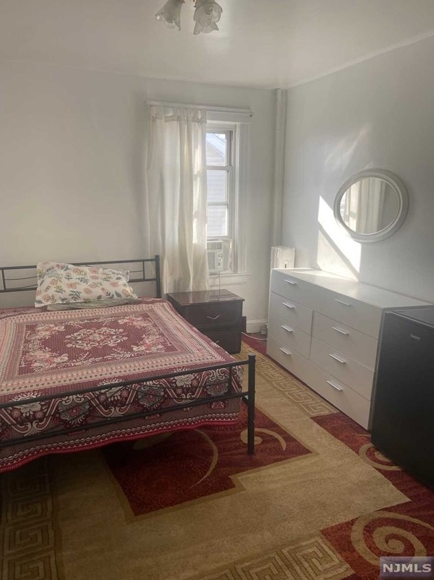 313 James St, Teaneck NJ 07666-3220 exterior