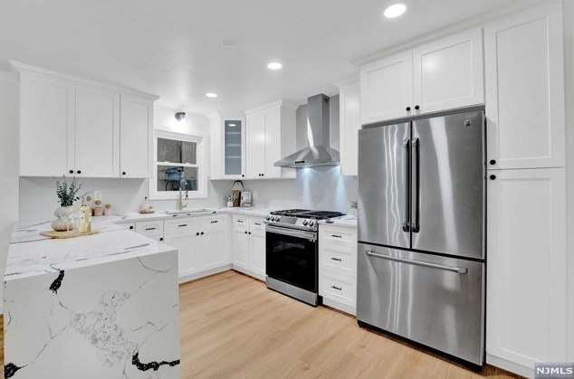 150 Meadow Ln, Secaucus NJ  07094-4338 exterior