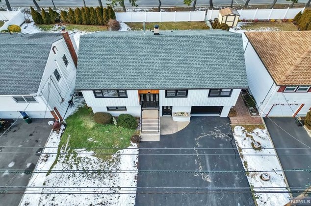 150 Meadow Ln, Secaucus NJ  07094-4338 exterior