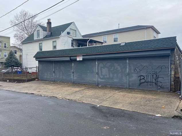 138 Brill St, Newark NJ  07105-3911 exterior