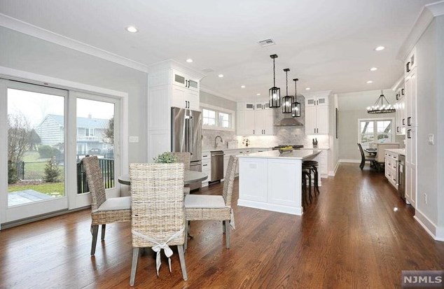 36 Amy Ct, Westwood NJ  07677-8001 exterior
