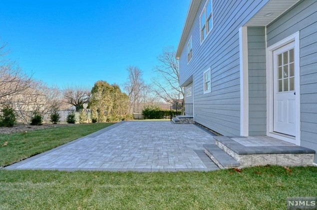 36 Amy Ct, Westwood NJ  07677-8001 exterior