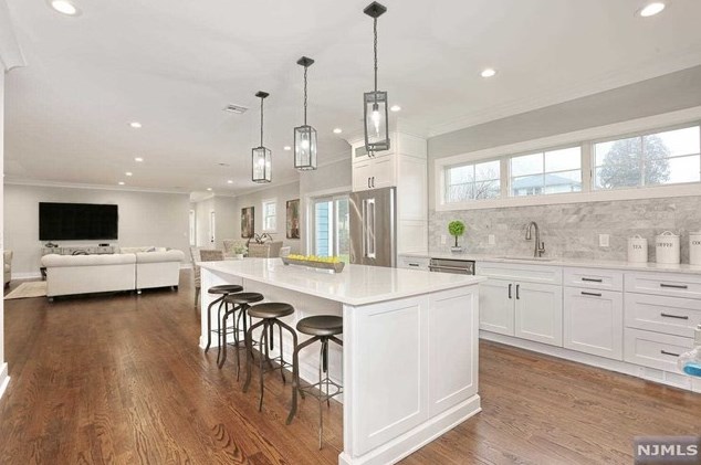 36 Amy Ct, Westwood NJ  07677-8001 exterior