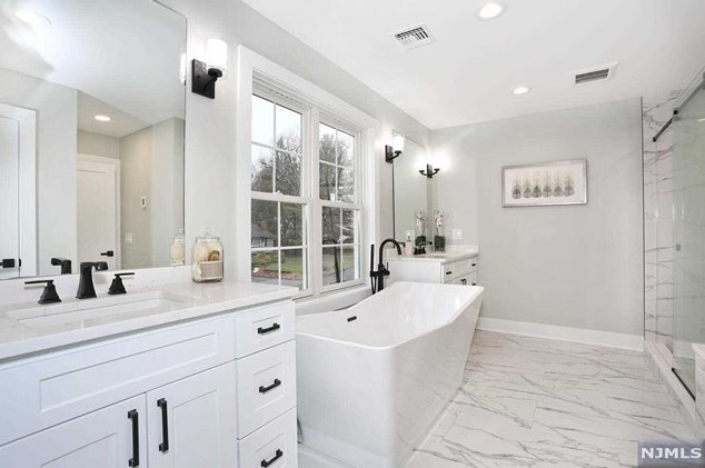 36 Amy Ct, Westwood NJ  07677-8001 exterior