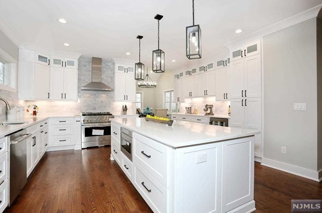 36 Amy Ct, Westwood NJ  07677-8001 exterior
