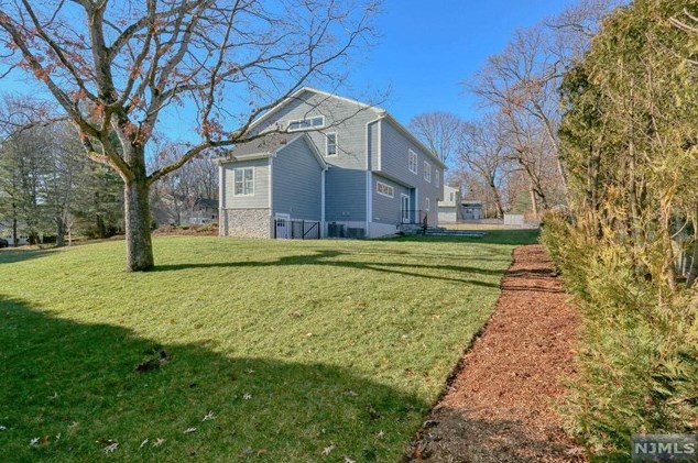 36 Amy Ct, Westwood NJ  07677-8001 exterior