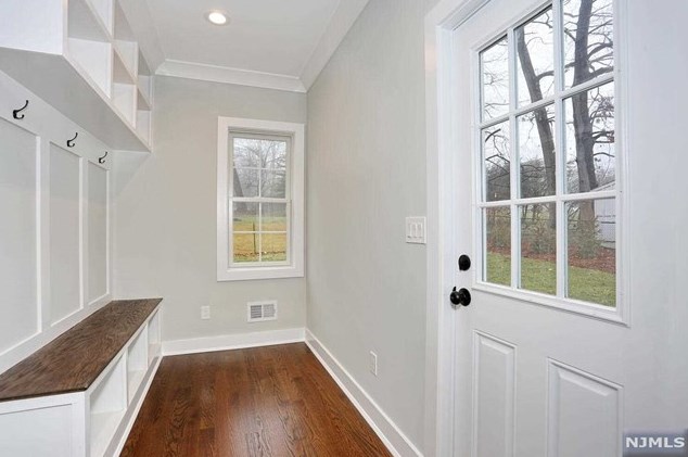 36 Amy Ct, Westwood NJ  07677-8001 exterior