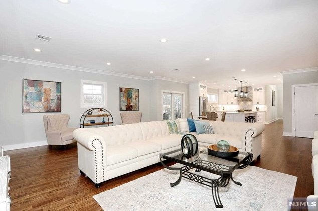 36 Amy Ct, Westwood NJ  07677-8001 exterior