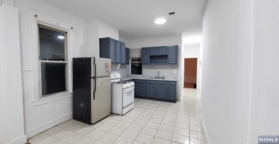 331 Elizabeth Ave, Newark NJ  07112-2707 exterior