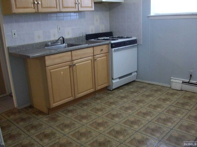 1297 Inwood Ter, West Fort Lee NJ  07024-1775 exterior