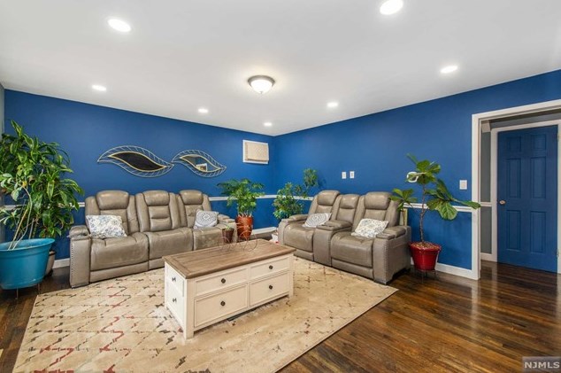 459 Dewey Ave, Saddle Brook NJ  07663-5905 exterior