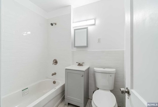 260 Vermont Ave, Irvington NJ 07111-2614 exterior