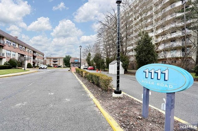 1111 River Rd, Edgewater NJ  07020-1335 exterior