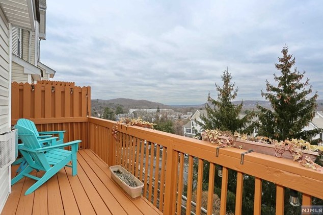 144 Mountainside Dr, Pompton Falls NJ  07442-1757 exterior