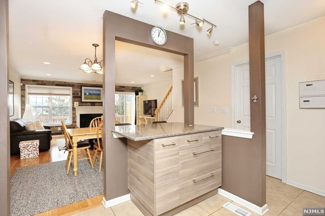 144 Mountainside Dr, Pompton Falls NJ  07442-1757 exterior