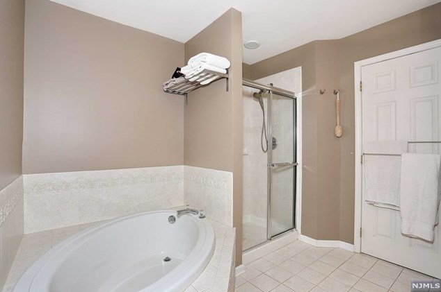 144 Mountainside Dr, Pompton Falls NJ  07442-1757 exterior