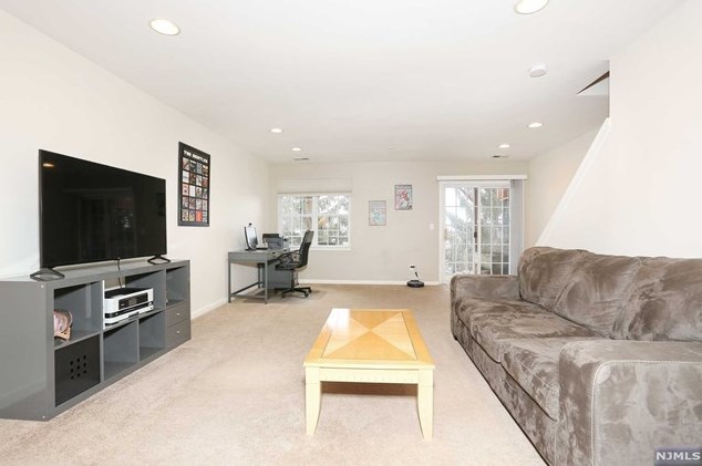 144 Mountainside Dr, Pompton Falls NJ  07442-1757 exterior