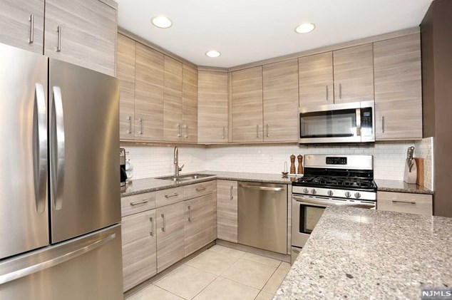 144 Mountainside Dr, Pompton Falls NJ  07442-1757 exterior