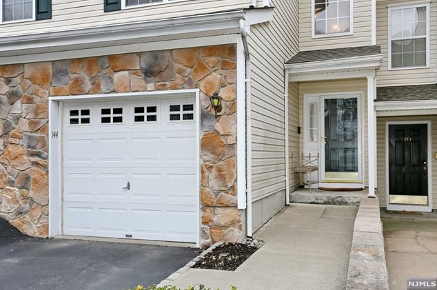 144 Mountainside Dr, Pompton Falls NJ  07442-1757 exterior