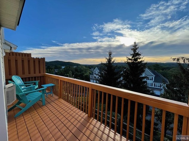 144 Mountainside Dr, Pompton Falls NJ  07442-1757 exterior