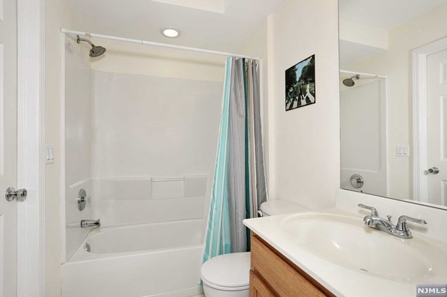 144 Mountainside Dr, Pompton Falls NJ  07442-1757 exterior