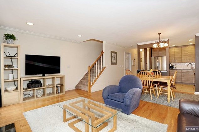 144 Mountainside Dr, Pompton Falls NJ  07442-1757 exterior