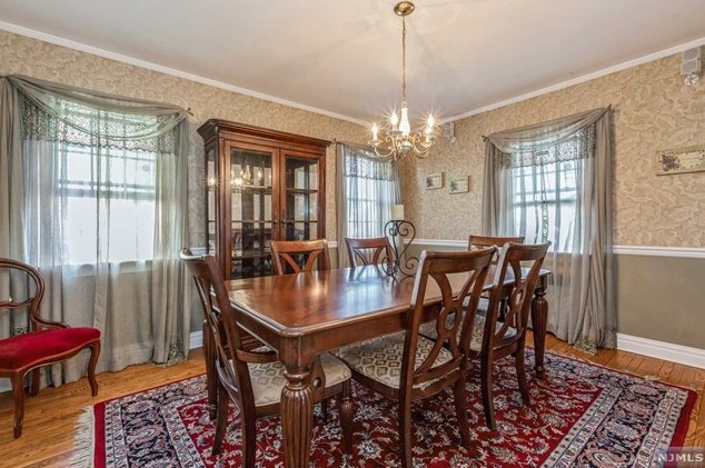 34 Carlton Pl, Rutherford NJ  07070-1120 exterior