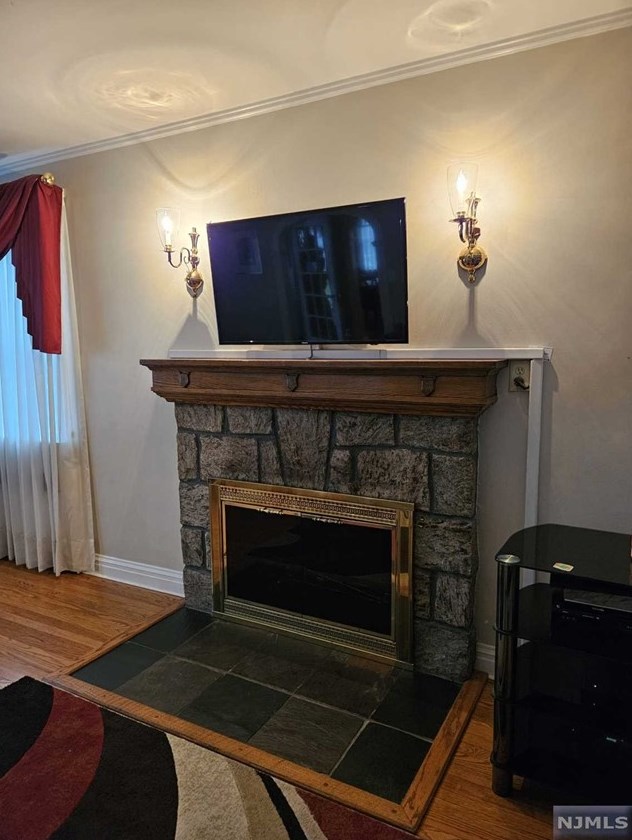 34 Carlton Pl, Rutherford NJ  07070-1120 exterior