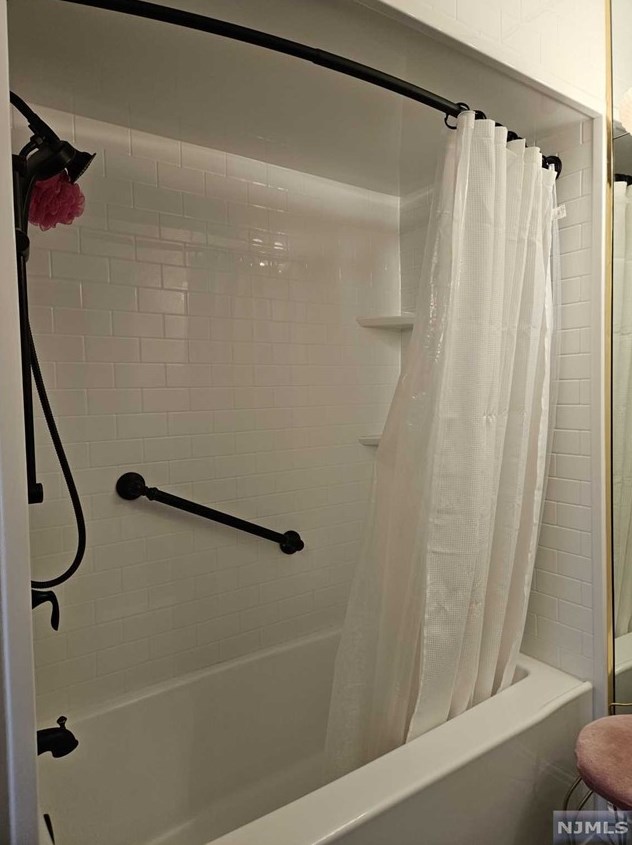 34 Carlton Pl, Rutherford NJ  07070-1120 exterior