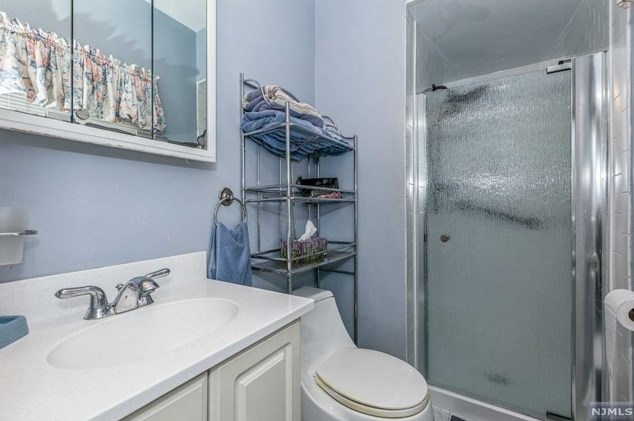 34 Carlton Pl, Rutherford NJ  07070-1120 exterior