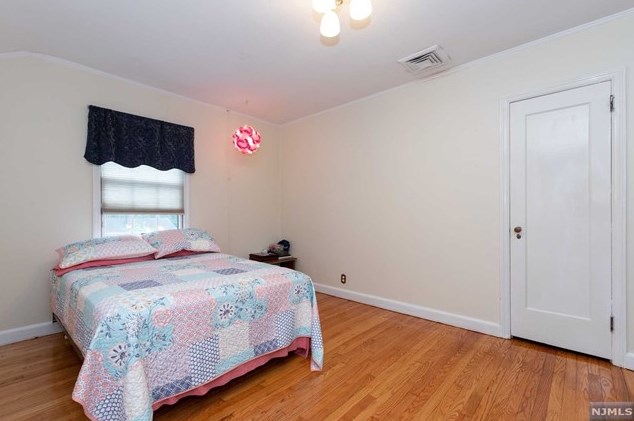 34 Carlton Pl, Rutherford NJ  07070-1120 exterior