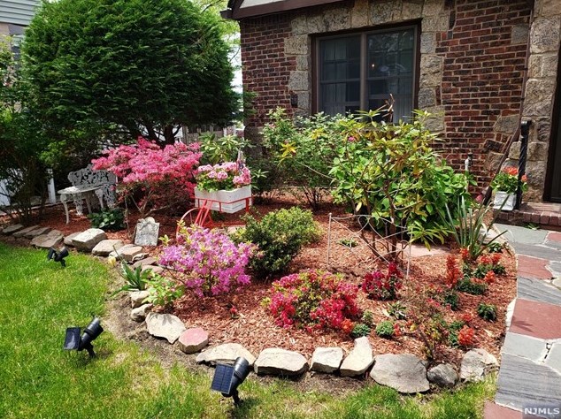 34 Carlton Pl, Rutherford NJ  07070-1120 exterior