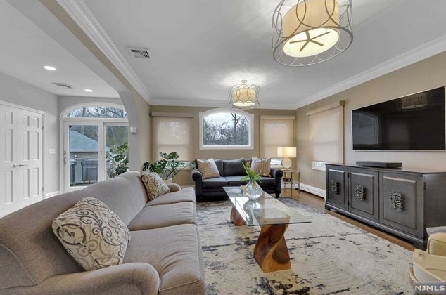 852 Hillsdale Ave, Hillsdale NJ  07642-1233 exterior