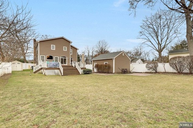 852 Hillsdale Ave, Hillsdale NJ  07642-1233 exterior