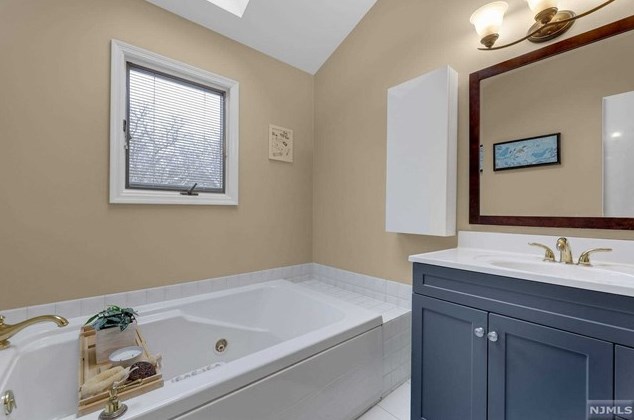 852 Hillsdale Ave, Hillsdale NJ  07642-1233 exterior