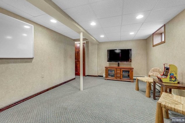 852 Hillsdale Ave, Hillsdale NJ  07642-1233 exterior