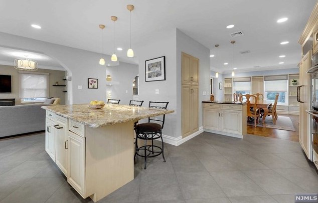 852 Hillsdale Ave, Hillsdale NJ  07642-1233 exterior