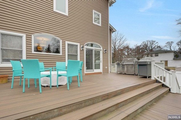 852 Hillsdale Ave, Hillsdale NJ  07642-1233 exterior