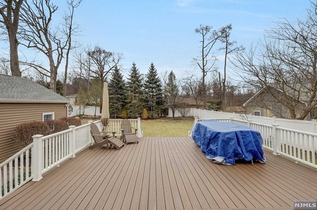 852 Hillsdale Ave, Hillsdale NJ  07642-1233 exterior