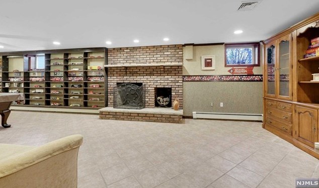 852 Hillsdale Ave, Hillsdale NJ  07642-1233 exterior